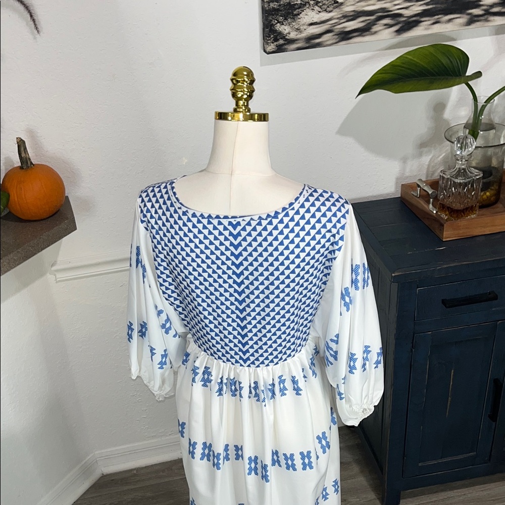 Stylish Blue and White Patterned Women's Dress Large - Picture 9 of 11